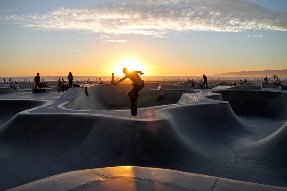 Skateboarden in de zon